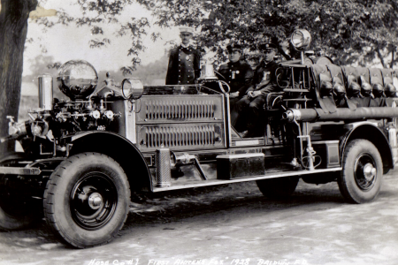 1928 Ahrens-Fox