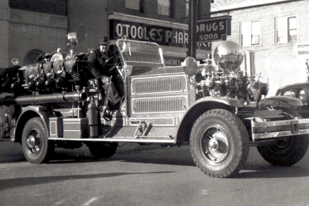 1930 Ahrens-Fox