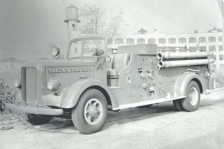 1944 Mack L.jpg