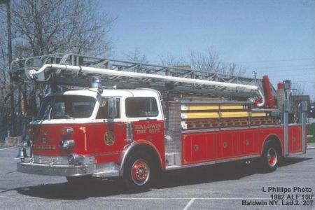 1982 American LaFrance.jpg